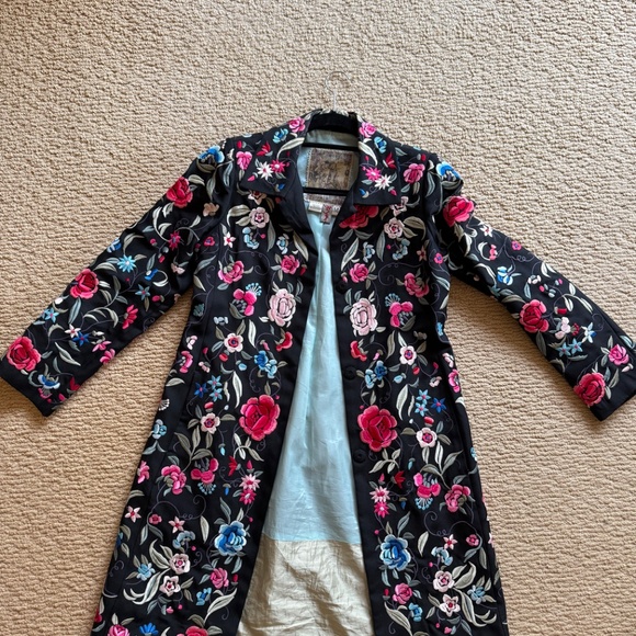 Embroidered coat - Picture 4 of 4
